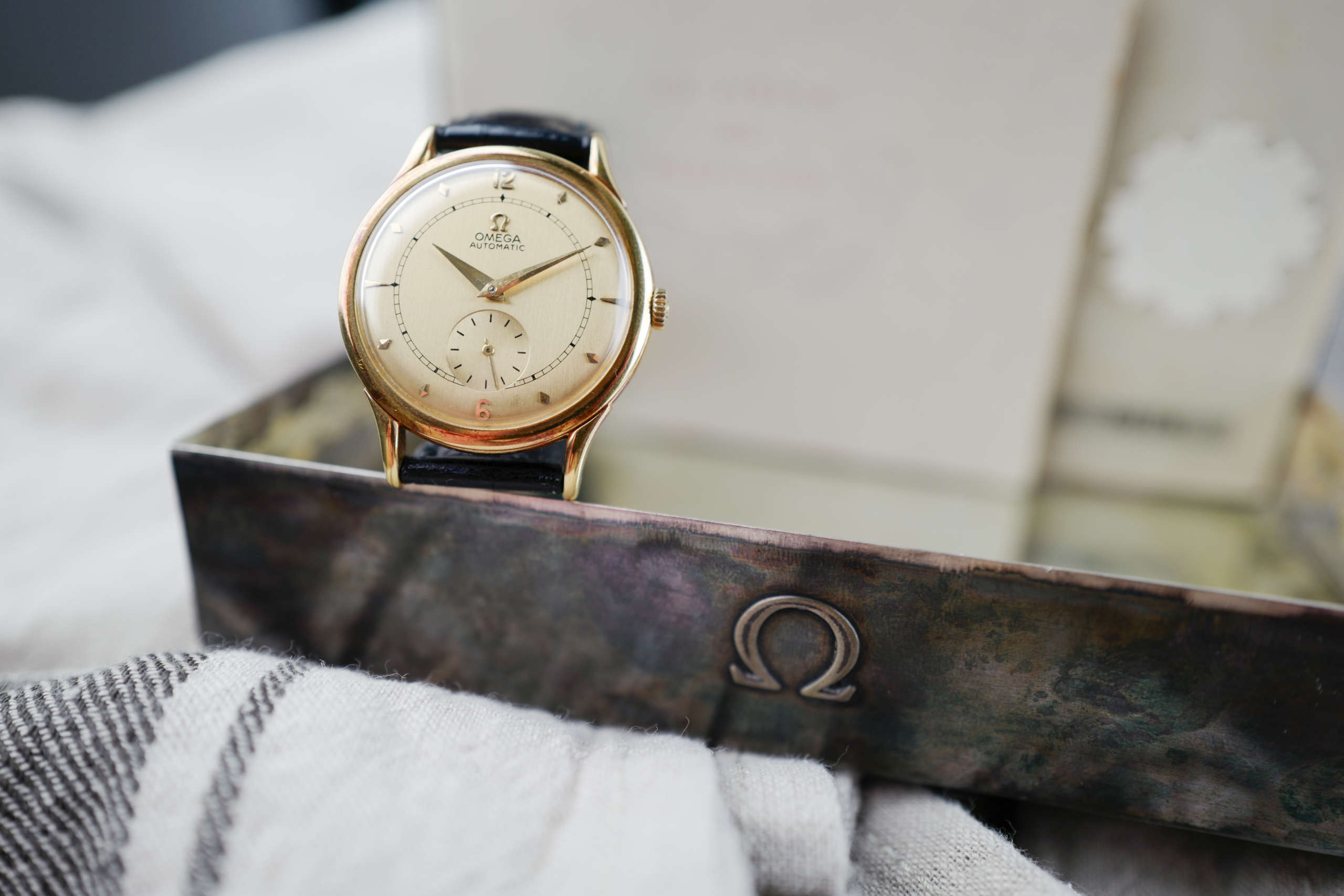 cafe noir montres horloger marseille omega centenary 30.10 or massif boite papier 1948_11
