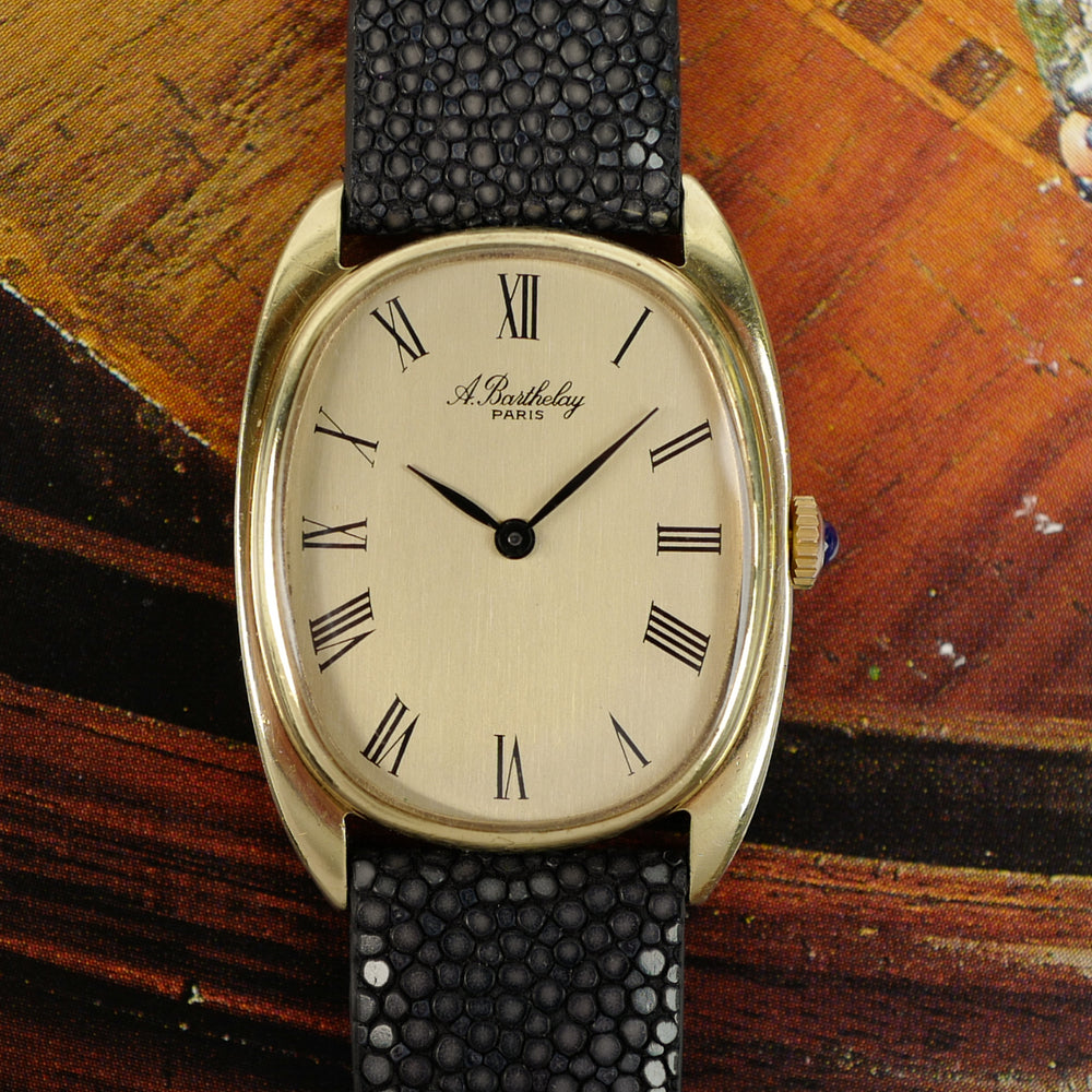 A. Barthelay Ellipse plaqué or 1970 vue de face
