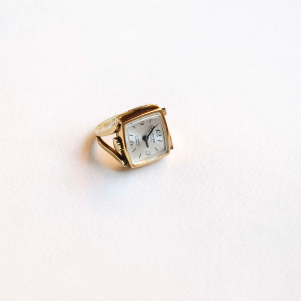 Bague idée cadeau Saint Valentin montre