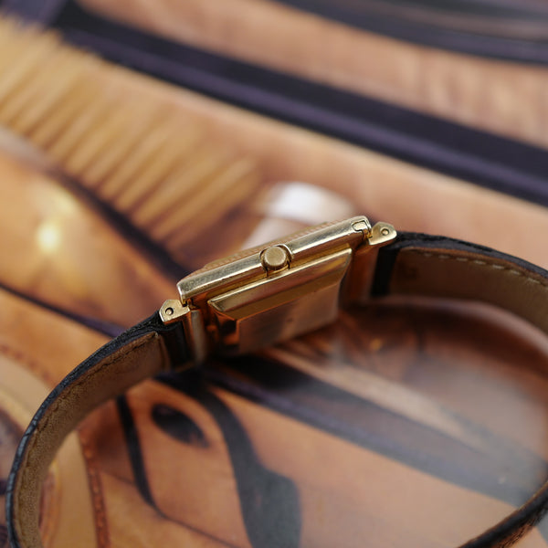 Profil et couronne de la Boucheron en or jaune