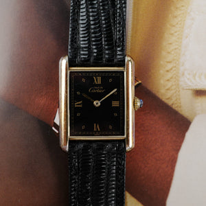 Café noir les montres Cartier Must Tank grand modèle noir 1990