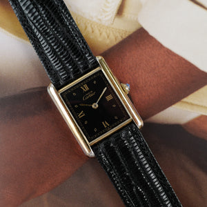 Café noir les montres Cartier Must Tank grand modèle noir 1990