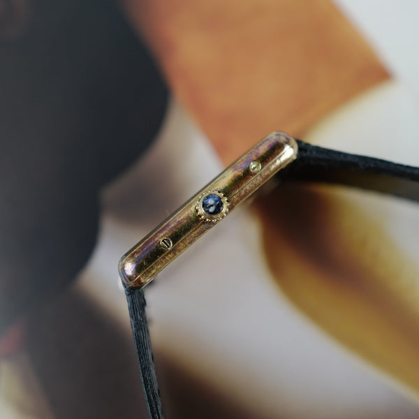 Café noir les montres Cartier Must Tank grand modèle noir 1990