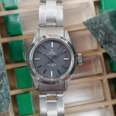 cafe noir les montres horloger reparations marseille aix montre pour femme tudor Oyster-Princess 7575 0 cadran gris mat bracelet oyster rivet mini montre tudor rose de 1968 26 mm