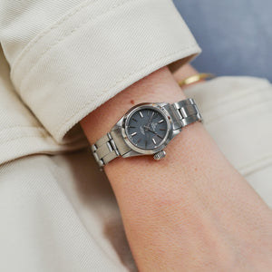 cafe noir les montres horloger reparations marseille aix montre pour femme tudor Oyster-Princess 7575 0 cadran gris mat bracelet oyster rivet mini montre tudor rose de 1968 26 mm