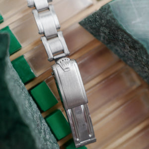 cafe noir les montres horloger reparations marseille aix montre pour femme tudor Oyster-Princess 7575 0 cadran gris mat bracelet oyster rivet mini montre tudor rose de 1968 26 mm