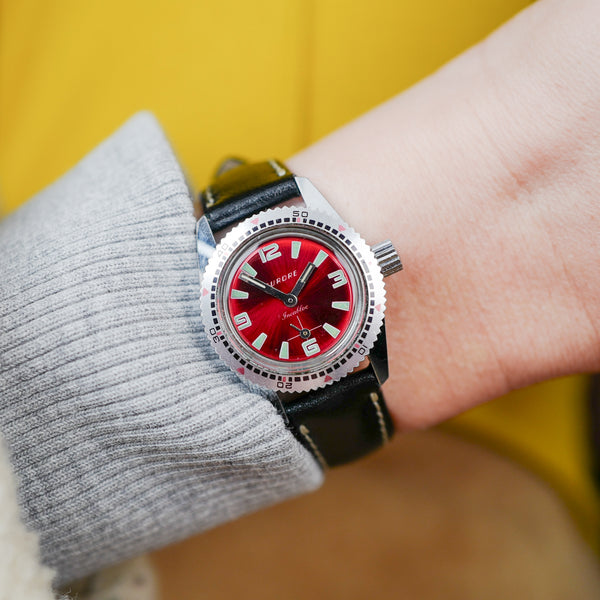 cafe noir les montres vintage horloger marseille mini montre submariner cadran rouge mécanique pour femme aurore