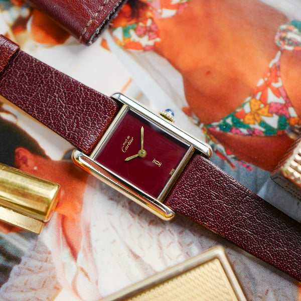 cafe noir les montres vintage horloger marseille montres cartier tank must mecanique manuelle vintage PM petit modele taille femme cadran burgundy bordeaux rouge laqué vintage