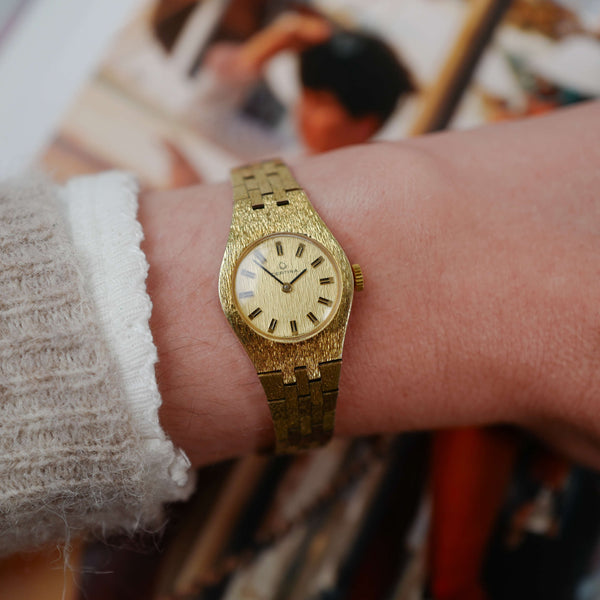 cafe noir les montres vintage marseille horloger certina femme doree annee 1960 chic cocktail mécanique neuve de stock bijou