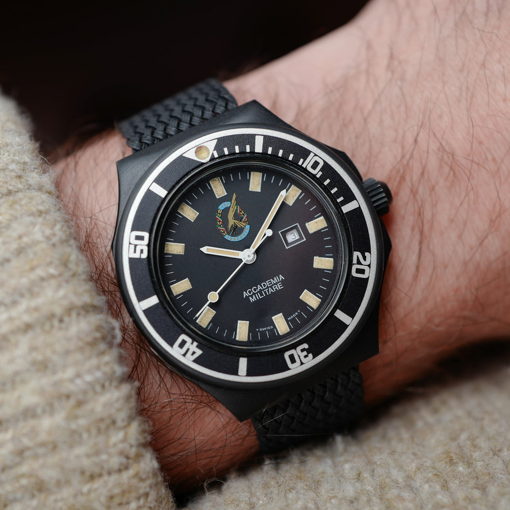 Café noir montre vintage Marseille horloger Accademia Militare italienne tritium PVD 1990