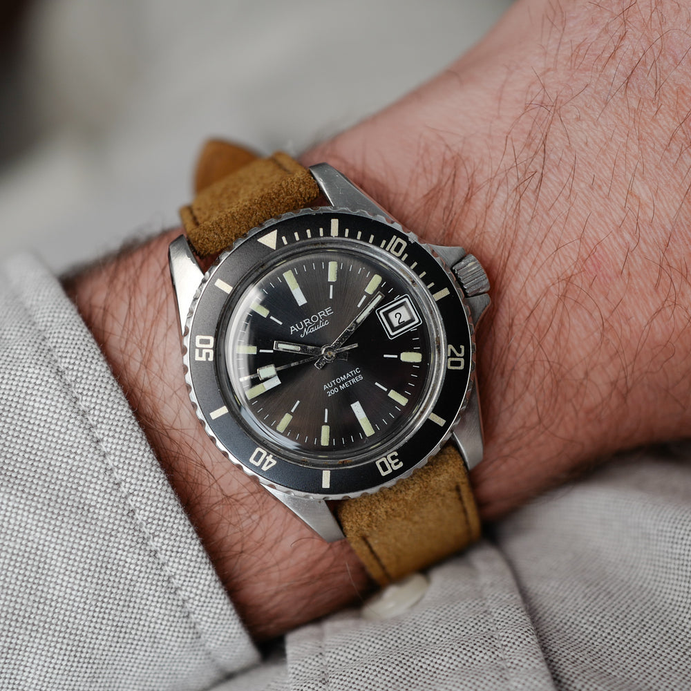Café noir montre vintage Marseille horloger Aurore nautic automatic 200m tritium 1980