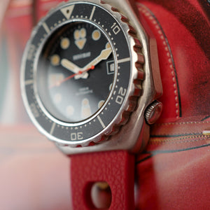Café noir montre vintage Marseille horloger Beuchat Marseille 1000m Marine nationale 1980
