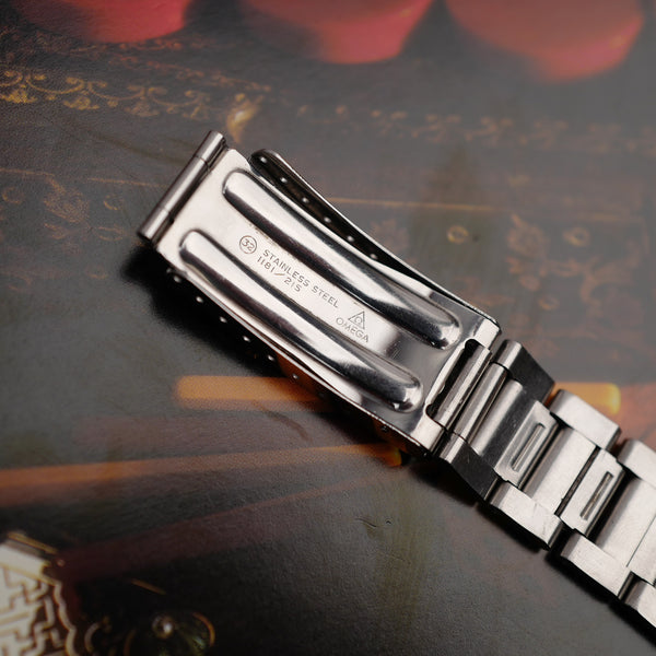 Café noir montre vintage Marseille horloger Cartier Tank Must burgundy glossy vintage 1980
