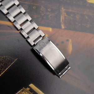 Café noir montre vintage Marseille horloger Cartier Tank Must burgundy glossy vintage 1980