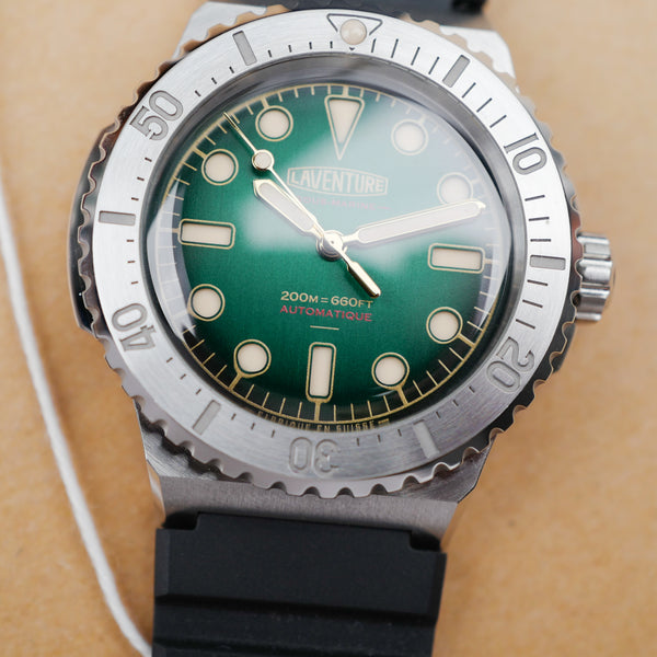 Café noir montre vintage Marseille horloger l'aventure limited green