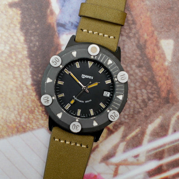 Café noir montre vintage Marseille horloger Mares Tecron fibre verre tritium 1980