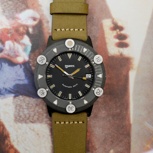 Café noir montre vintage Marseille horloger Mares Tecron fibre verre tritium 1980