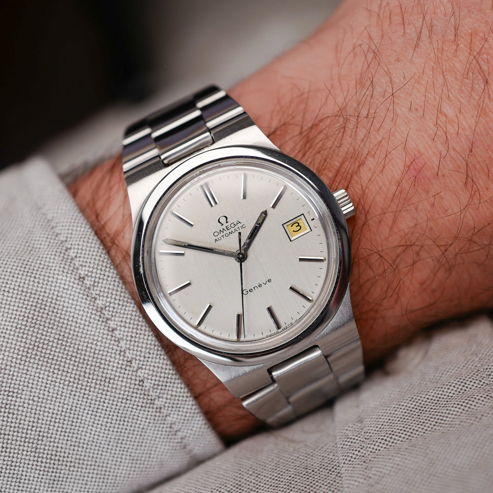 Café noir montre vintage Marseille horloger Omega Genève 1660174 bracelet intégré 1974