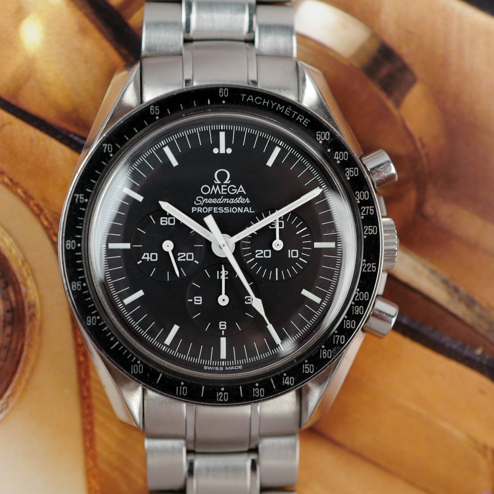 Café noir montre vintage Marseille horloger Omega Speedmaster professional Moonwatch 1450022 1990