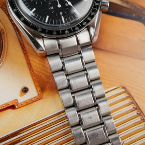 Café noir montre vintage Marseille horloger Omega Speedmaster professional Moonwatch 1450022 1990