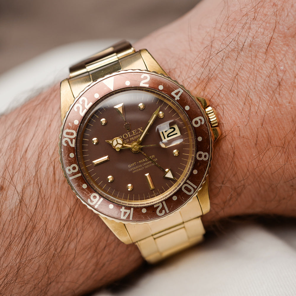 Café noir montre vintage Marseille horloger Rolex GMT Master 1675 or jaune rootbeer 1973