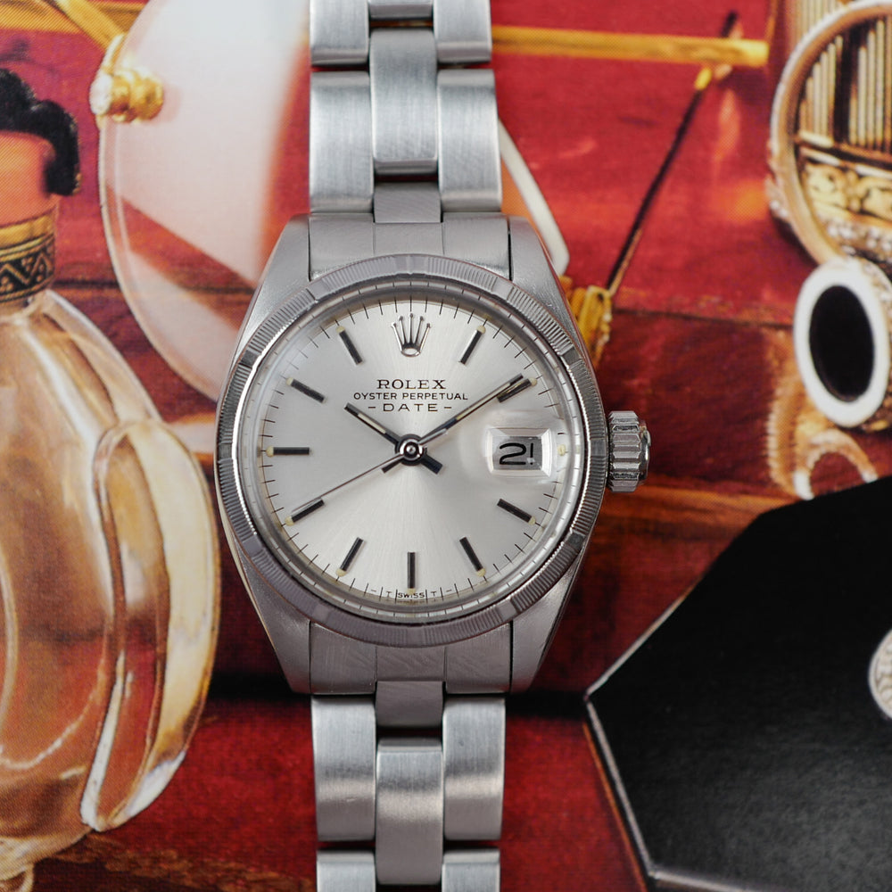 Café noir montre vintage Marseille horloger Rolex mini Oyster Perpetual date femme 1978 cadran blanc