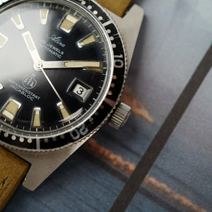 Café noir montre vintage Marseille horloger skin diver glossy