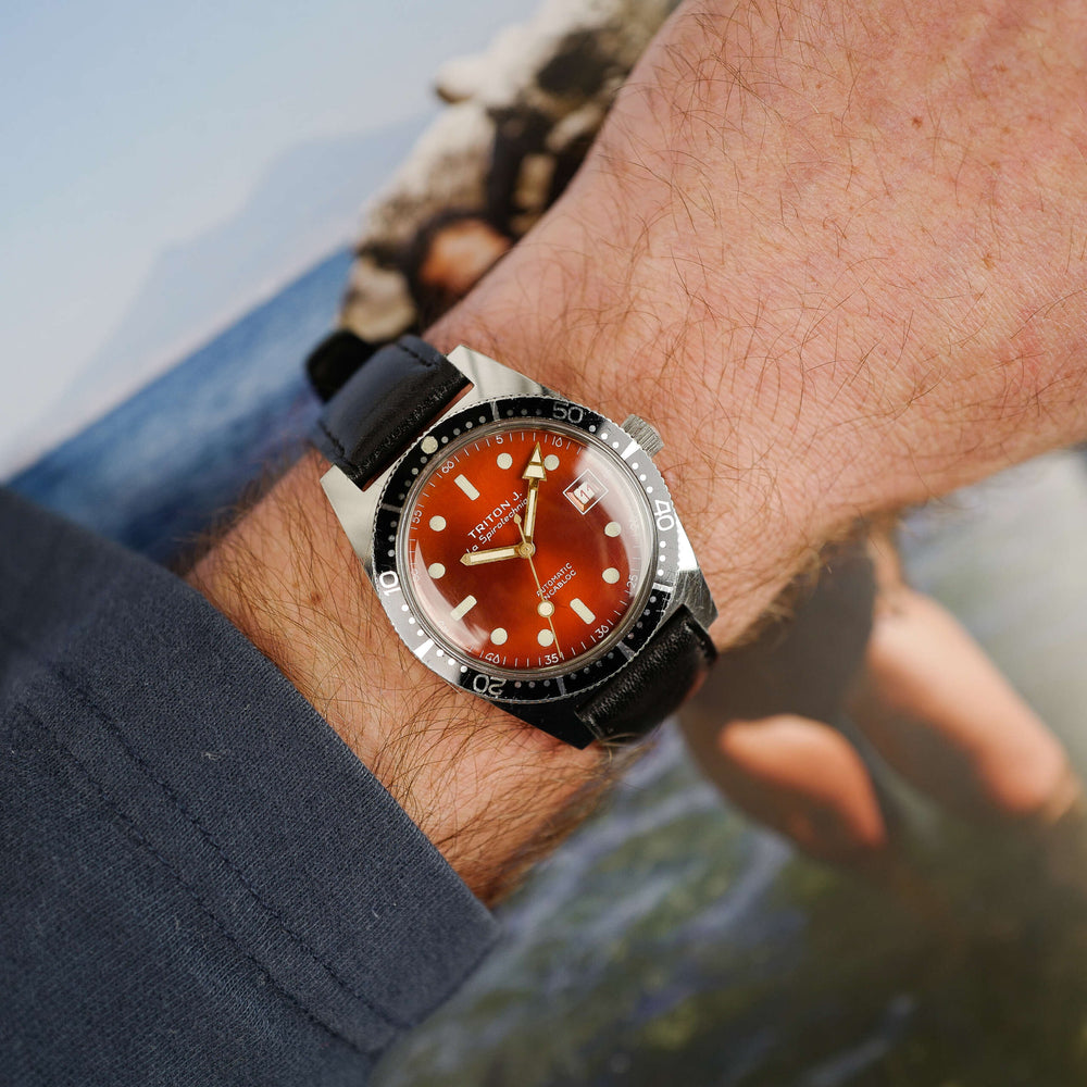 Café noir montre vintage Marseille horloger Triton j la Spirotechnique 143 200 Cousteau 1960