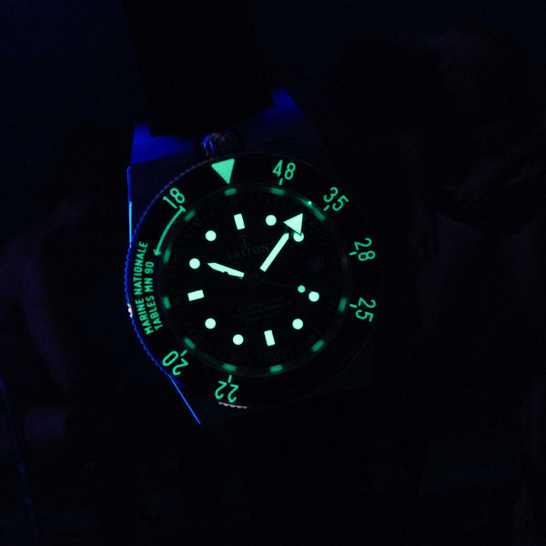 Café noir montre vintage Marseille horloger Triton Subphotique Marine nationale plongeur démineur