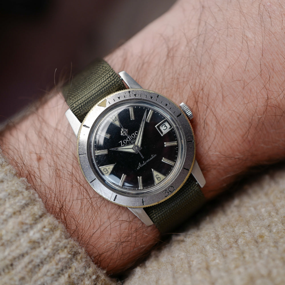 Café noir montre vintage Marseille horloger Zodiac Sea Wolf 722 946b patine