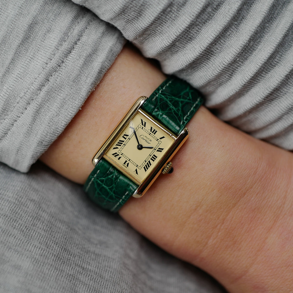 cafe noir montres horloger marseille cartier tank must mécanique pour femme vermeil petit modèle or chiffres romains bracelet vert