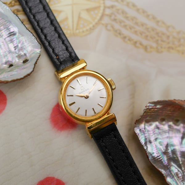 Café noir montres horloger Marseille Omega mini dorée mécanique 1960