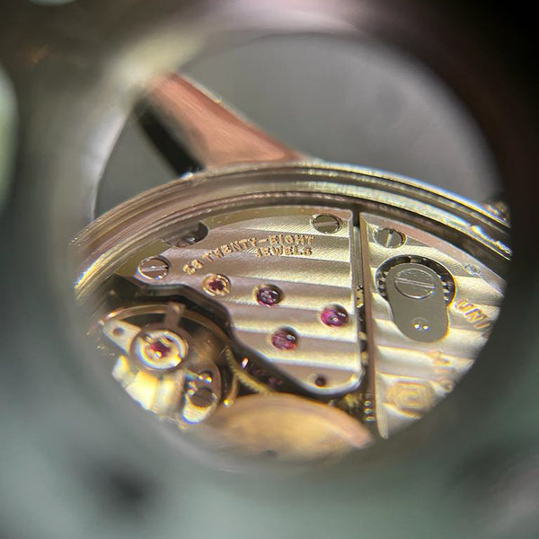 cafe noir montres horloger marseille universal geneve Polerouter Super microrotor neuve de stock cadran gris_7
