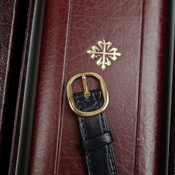 Café noir montres Marseille Patek Philippe Ellipse 3738 cadran bleu 1991 papiers boîte