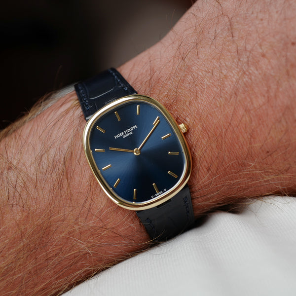 Café noir montres Marseille Patek Philippe Ellipse 3738 cadran bleu 1991 papiers boîte