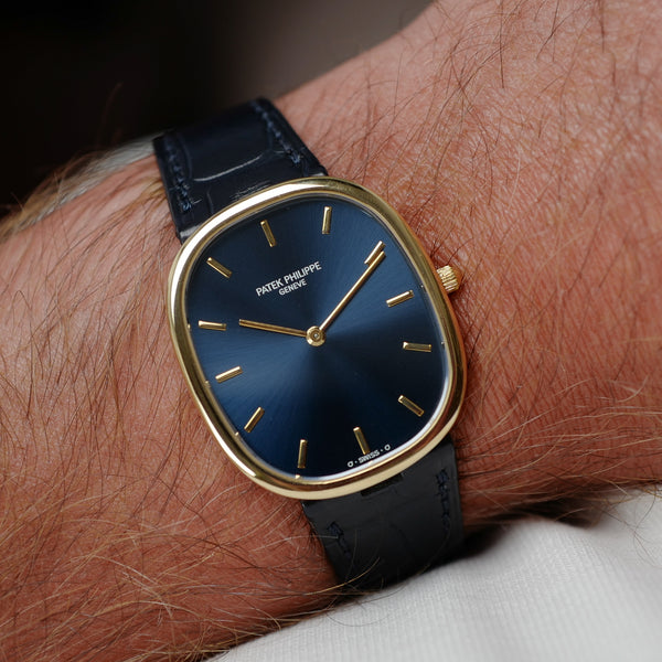 Café noir montres Marseille Patek Philippe Ellipse 3738 cadran bleu 1991 papiers boîte
