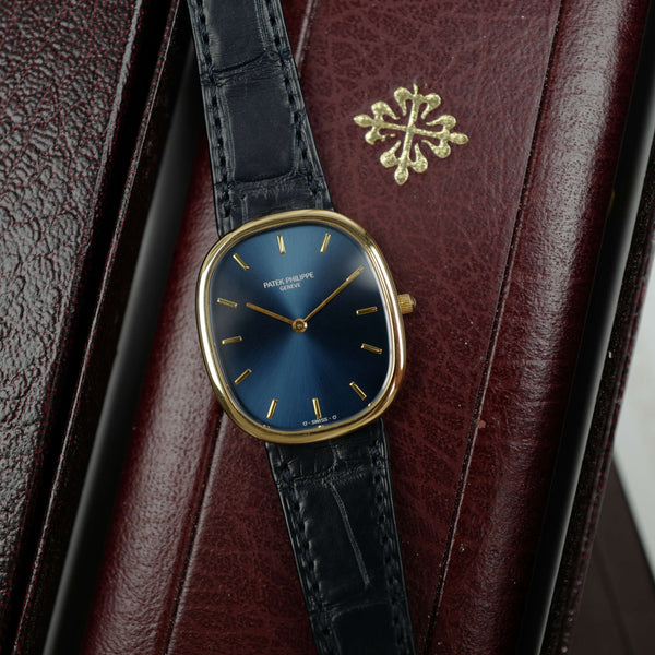 Café noir montres Marseille Patek Philippe Ellipse 3738 cadran bleu 1991 papiers boîte