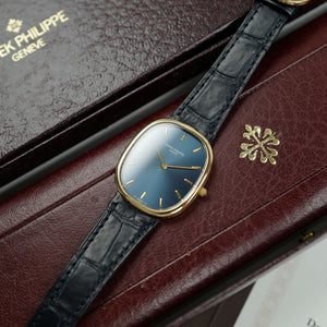 Café noir montres Marseille Patek Philippe Ellipse 3738 cadran bleu 1991 papiers boîte