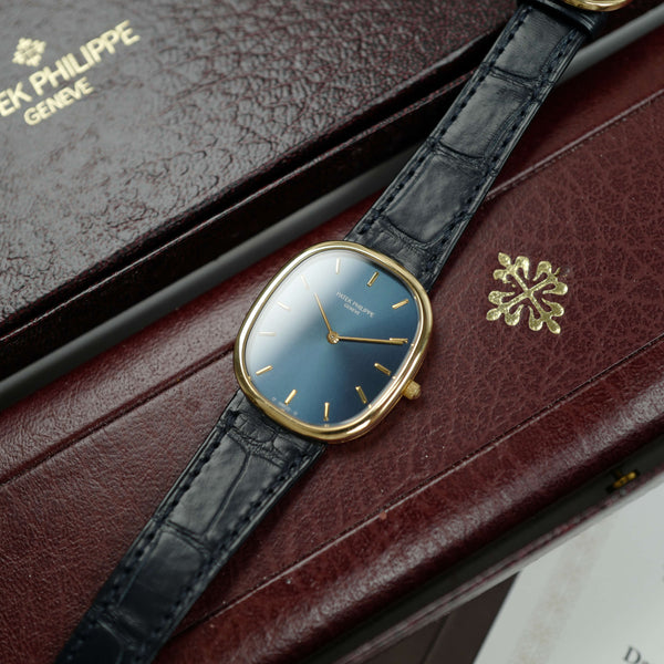 Café noir montres Marseille Patek Philippe Ellipse 3738 cadran bleu 1991 papiers boîte
