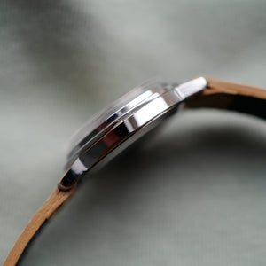 cafe noir montres vintage horloger marseille raketa montre russe copernik copernic neuve de stock bracelet beige histoire russe_1