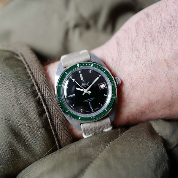 cafe noir montres vintage marseille horlogerie plongee ancienne sorna skin diver vert bakelite_11