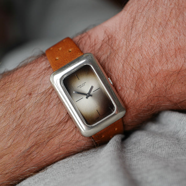 Montre vintage Favre-Leuba au poignet