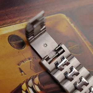 Détail du fermoir du bracelet Hermès