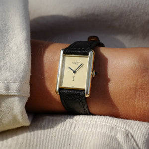 jolie cartier tank must grand modele dore mecanique