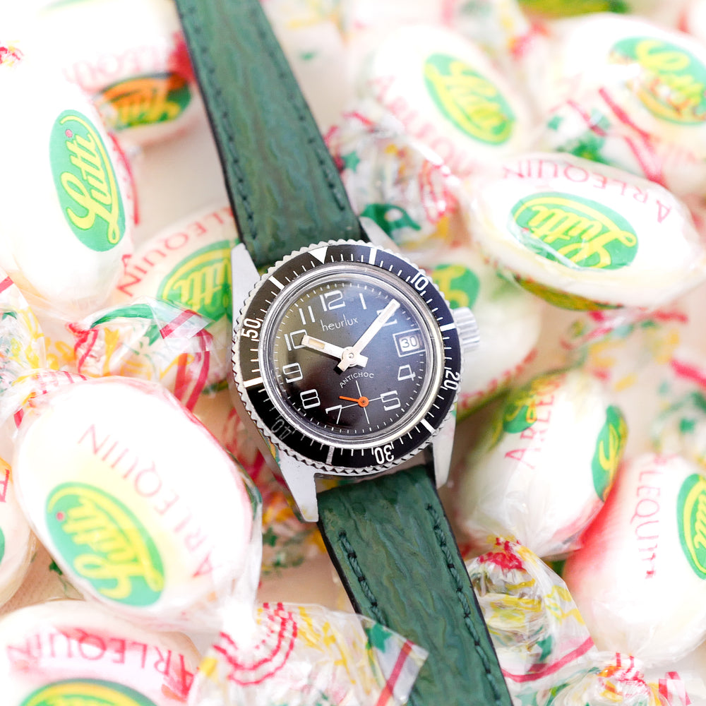 Petite montre femme sport vintage bracelet cuir vert