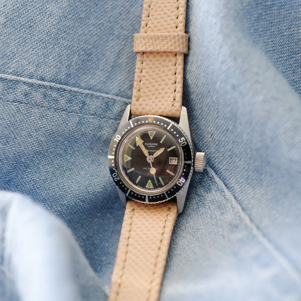 Jolie montre ancienne femme automatique plongée sport