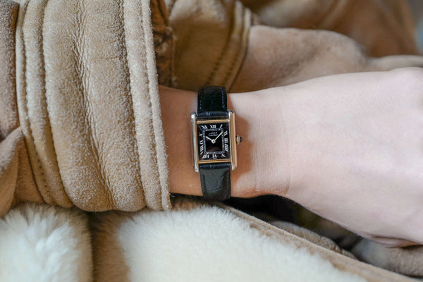 Jolie montre Cartier femme rectangulaire