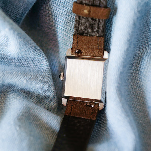 Jolie montre pour femme rectangulaire style Cartier Tank rectangulaire