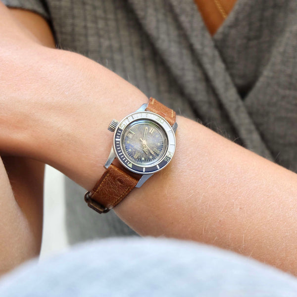 jolie montre vintage bleu lunette bakelite plongeuse