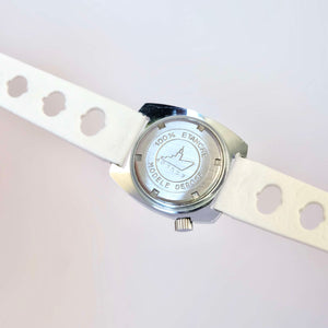 Jolie montre vintage neuve très bon état Yema